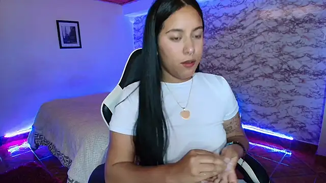 Camila IRoose online show from May 20, 9:32 pm