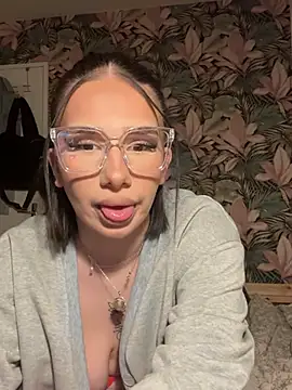 Snapshot of leannabbyy chatting on February 6, 8:34 pm leannabbyy online show from February 6, 8:34 pm