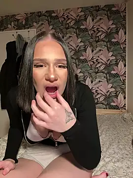 Snapshot of leannabbyy chatting on February 7, 10:35 pm leannabbyy online show from February 7, 10:35 pm