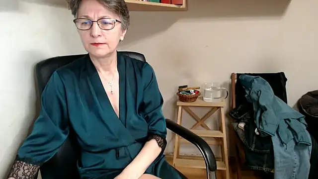 katemodel online show from December 3, 8:12 am