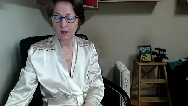 katemodel online show from March 1, 6:59 am