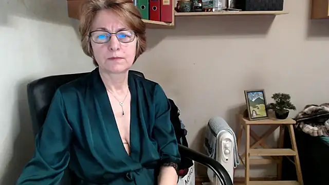 katemodel online show from March 27, 6:41 am