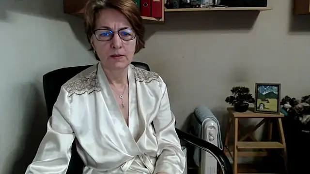 katemodel online show from March 29, 7:52 am