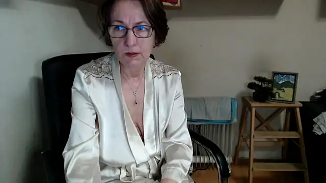 katemodel online show from May 16, 6:43 am