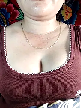 Snapshot of Reina_Fcup01 chatting on February 17, 7:49 am Reina Fcup01 online show from February 17, 7:49 am