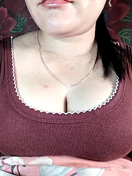 Snapshot of Reina_Fcup01 chatting on February 23, 5:38 am Reina Fcup01 online show from February 23, 5:38 am