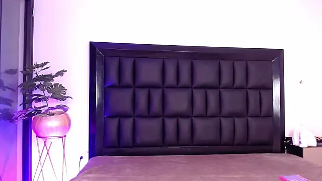 Snapshot of mia_roosee1 chatting on February 20, 5:04 am mia roosee1 online show from February 20, 5:04 am