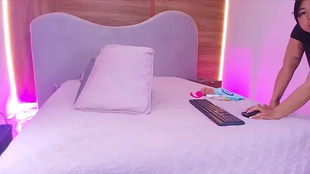 shaina adams online show from February 28, 12:06 pm