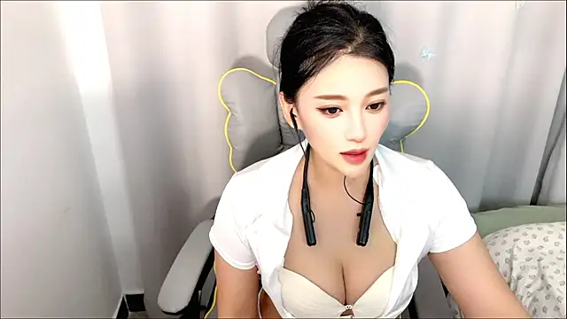 Snapshot of yayayaya520 chatting on May 19, 9:37 am yayayaya520 online show from May 19, 9:37 am