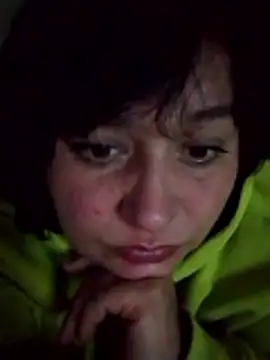 Snapshot of sara222619 chatting on February 1, 4:27 pm sara222619 online show from February 1, 4:27 pm