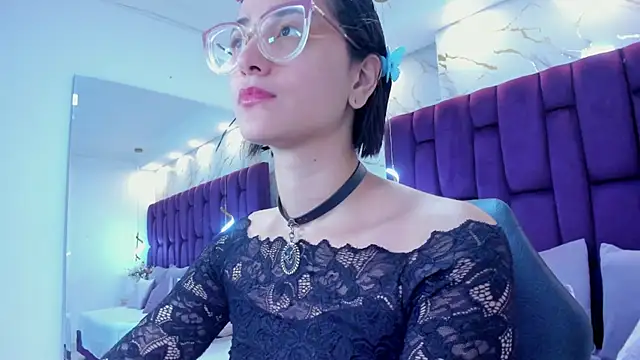 crystalstonee online show from February 16, 9:44 pm