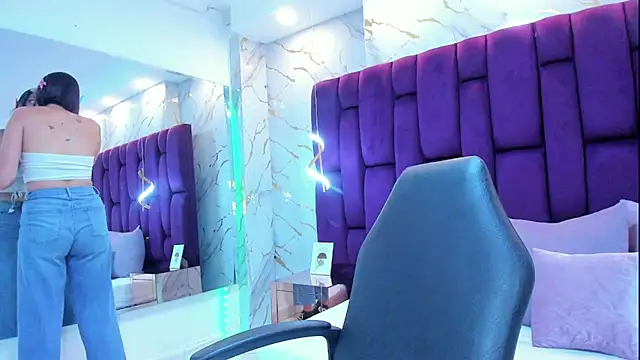 crystalstonee online show from February 19, 9:00 pm