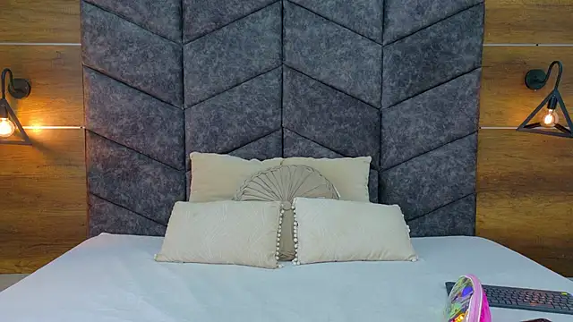 AnnieRouse   online show from February 21, 11:44 am