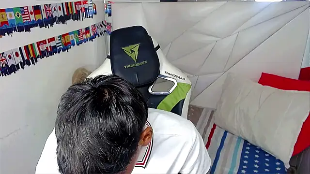 Snapshot of Liarr_ chatting on April 25, 3:42 am Liarr online show from April 25, 3:42 am