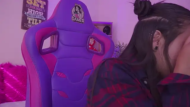 mavi boo online show from February 4, 8:03 pm