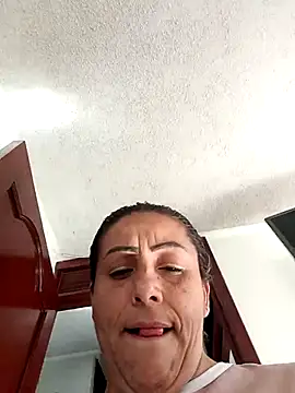 Snapshot of maynor_1998 chatting on May 9, 7:41 pm maynor 1998 online show from May 9, 7:41 pm