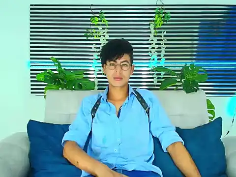 ThiiagoSaeenz online show from February 2, 1:32 pm