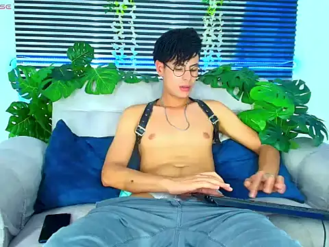 ThiiagoSaeenz online show from March 11, 5:19 pm