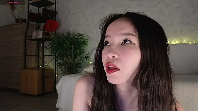 saya li11 online show from February 24, 5:11 pm