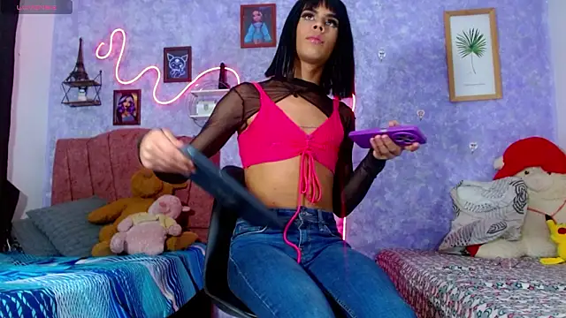 Stefani  R online show from March 2, 7:37 am