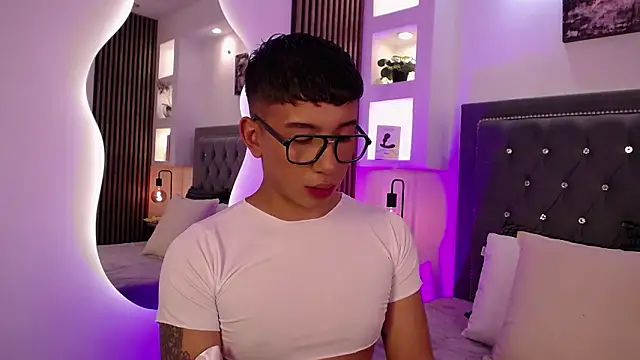 Snapshot of Fancy_Vixen chatting on March 14, 4:29 am Fancy Vixen online show from March 14, 4:29 am