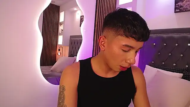 Snapshot of Fancy_Vixen chatting on March 16, 4:07 am Fancy Vixen online show from March 16, 4:07 am