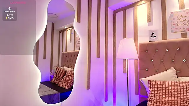 Snapshot of Fancy_Vixen chatting on April 12, 3:55 am Fancy Vixen online show from April 12, 3:55 am