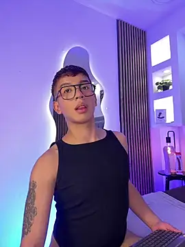 Snapshot of Fancy_Vixen chatting on April 14, 3:45 am Fancy Vixen online show from April 14, 3:45 am