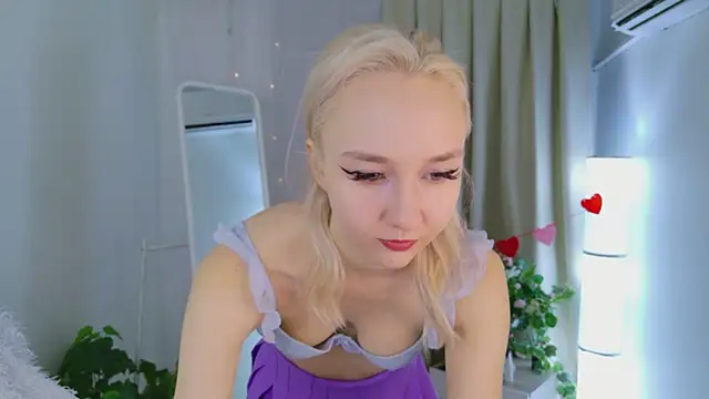 Audrey Kiss online show from February 12, 7:03 am