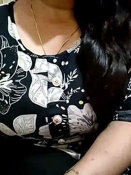 PARI51 online show from July 16, 8:15 pm
