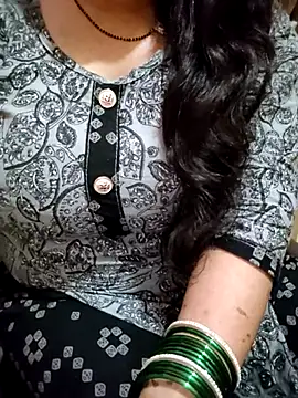 PARI51 online show from August 1, 8:08 pm