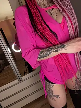 Snapshot of susannee chatting on March 11, 9:32 pm susannee online show from March 11, 9:32 pm