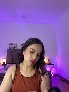Snapshot of Annie_bonnie_ chatting on April 9, 11:37 am Annie bonnie online show from April 9, 11:37 am