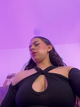 Snapshot of Annie_bonnie_ chatting on April 15, 11:39 am Annie bonnie online show from April 15, 11:39 am