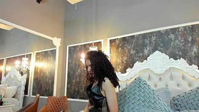 Snapshot of JuliethMilf chatting on April 19, 12:33 am JuliethMilf online show from April 19, 12:33 am