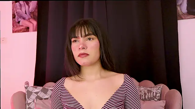 dakotacollins  online show from May 16, 3:14 am