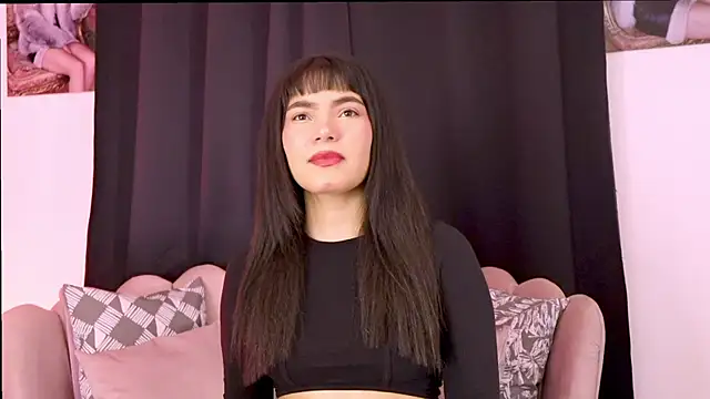 dakotacollins  online show from May 28, 2:42 am