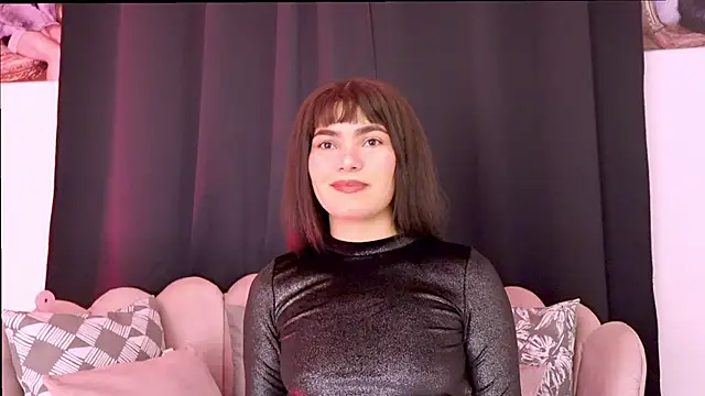 dakotacollins  online show from June 10, 2:23 am