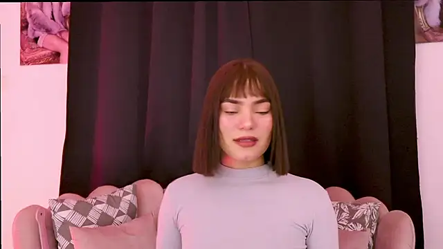 dakotacollins  online show from June 12, 1:37 am