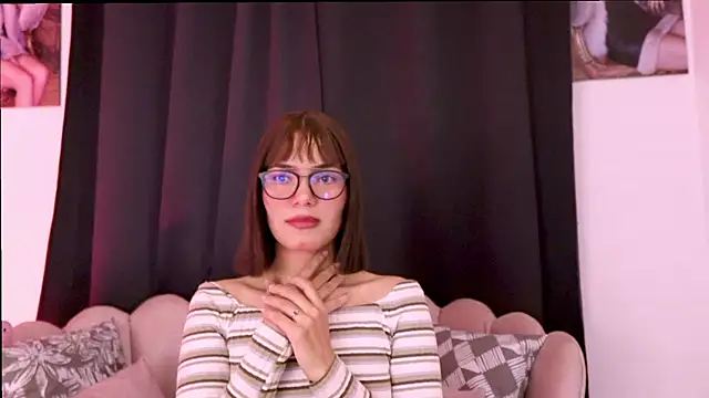 dakotacollins  online show from June 27, 4:39 am