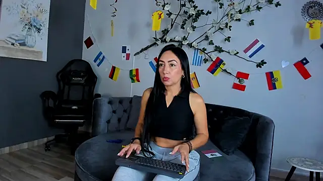 Mia Davis   online show from June 13, 11:52 am