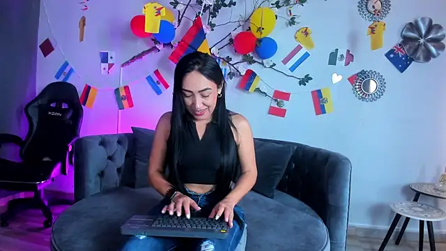 Mia Davis   online show from June 21, 12:08 pm