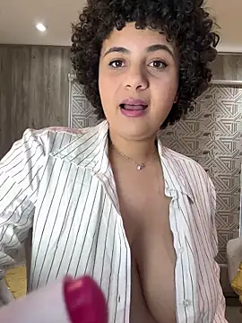 Snapshot of BabyChanntal chatting on April 1, 8:39 pm BabyChanntal online show from April 1, 8:39 pm