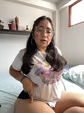 alisbloom online show from February 5, 6:01 pm