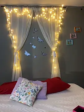 alisbloom online show from March 28, 5:07 am