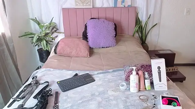 Petite pepper online show from June 12, 7:57 pm