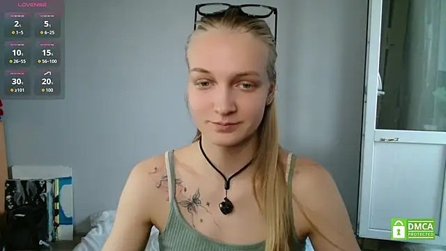 Snapshot of Alex-wer chatting on June 12, 8:02 am Alex-wer online show from June 12, 8:02 am