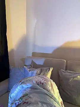 isabella-collins- online show from February 7, 12:42 pm