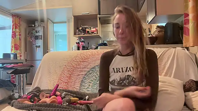 Snapshot of MindMistress chatting on June 30, 2:18 pm MindMistress online show from June 30, 2:18 pm