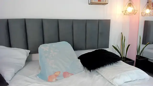 sam doll  online show from May 25, 7:20 pm
